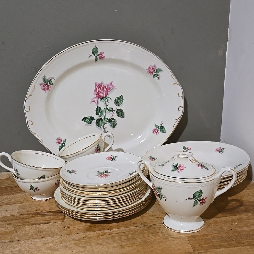 Eggshell Georgian Homer Laughlin Elegant Floral Dinnerware Set